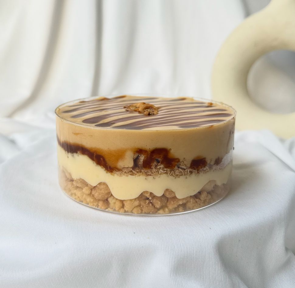 Banana Banoffee Crunch CakeNafa