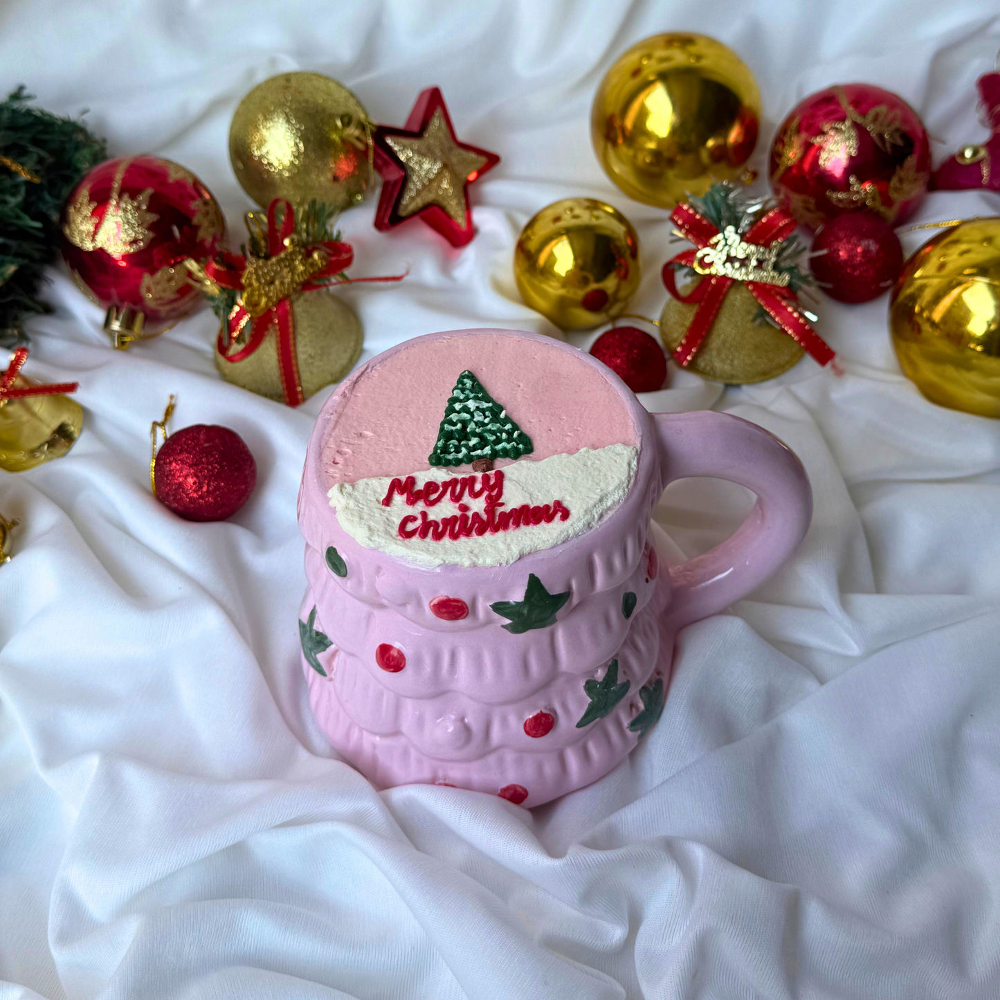 Mugnificent Pink Noël Cake