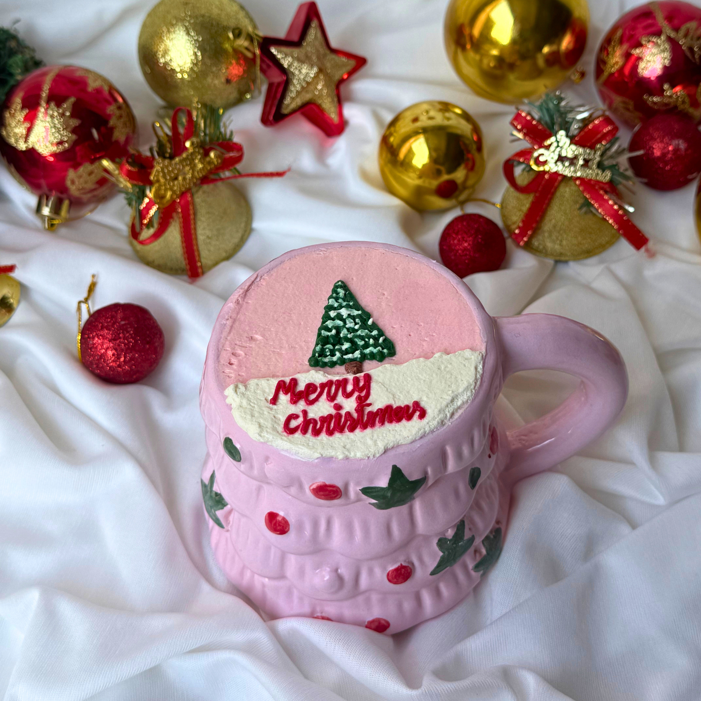 Mugnificent Pink Noël Cake
