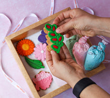 Load image into Gallery viewer, DIY Floral Garden Cookie Kit