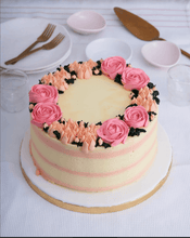 Load image into Gallery viewer, Buttercream Floral Wreath! - Nino’s Bakery